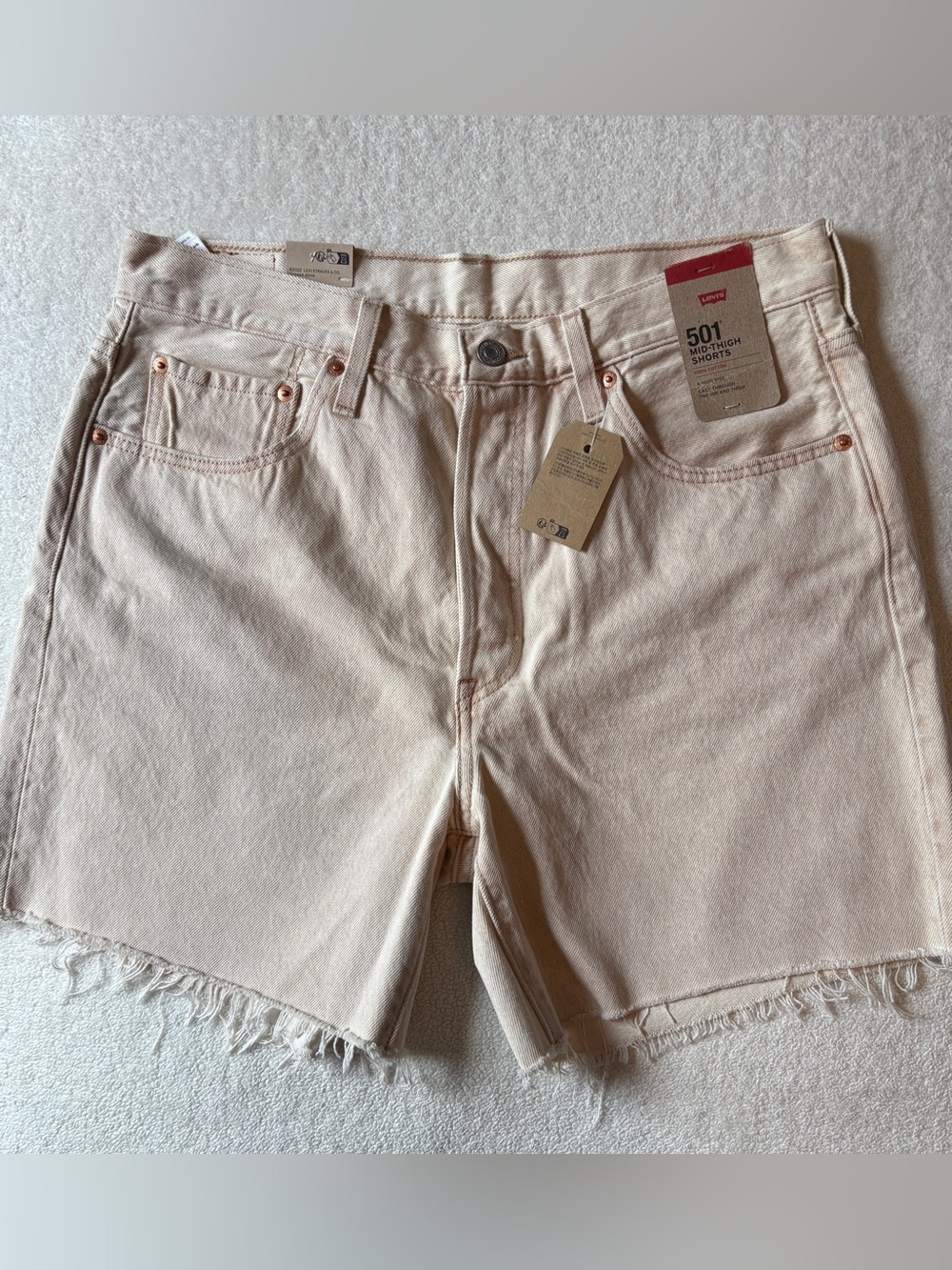 Levi's Women's Cream/Tan 501 Mid-Thigh Denim Shorts, Size 32 Waist. NWT
